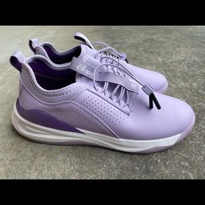 Cloves Women’s Lavender Nursing Shoes